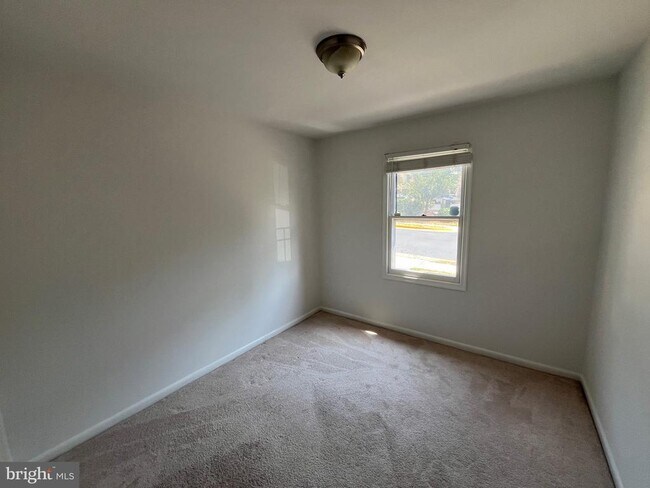 Building Photo - 6017 Cromwell Pl