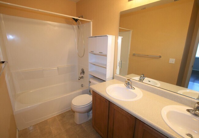 Building Photo - Beautiful 4 Bedroom Home in Stetson Hills!