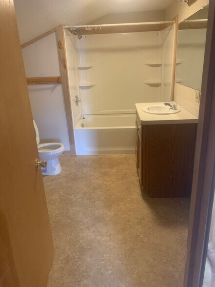 Building Photo - 8834 State Rd