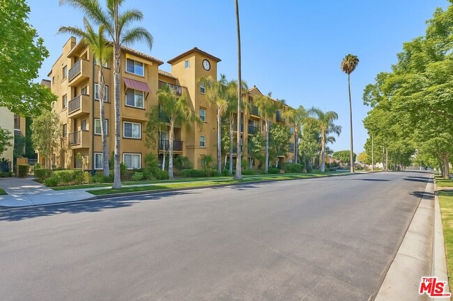 Primary Photo - 1401 S St Andrews Pl