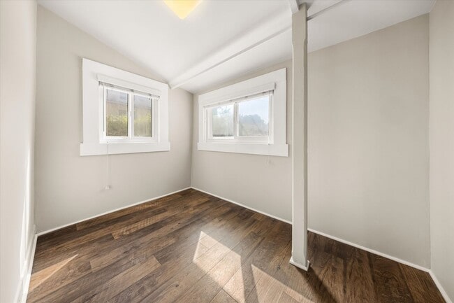 Building Photo - 322-322 W Sola St