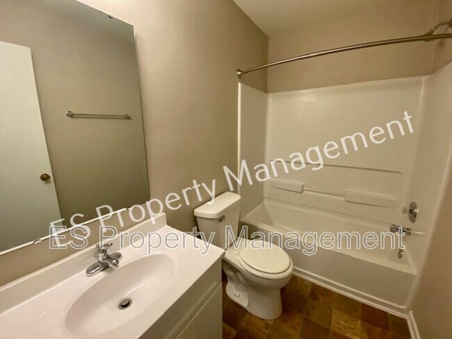 Building Photo - 8415 Ash Grove Dr