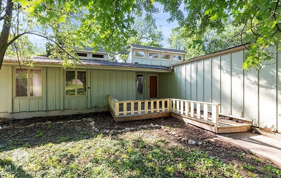 Building Photo - 527 Lancelot Dr