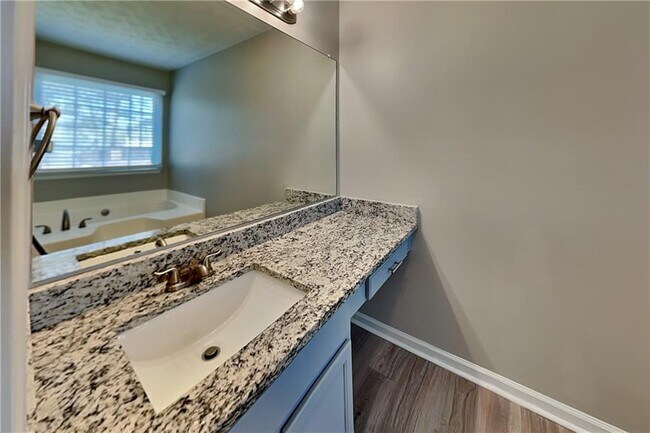 Building Photo - 360 Austin Dr