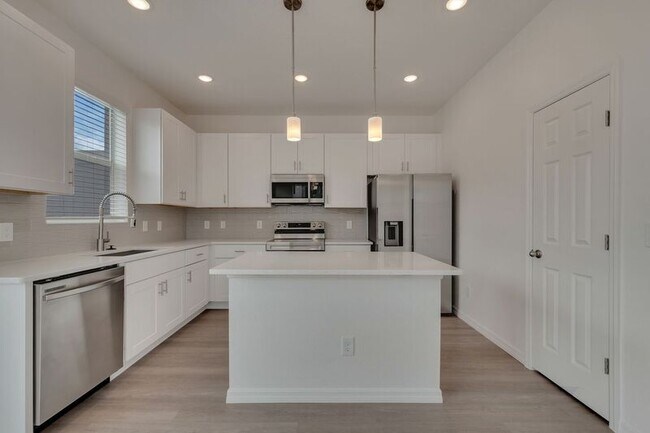 Building Photo - 912 Valencia Isle Dr