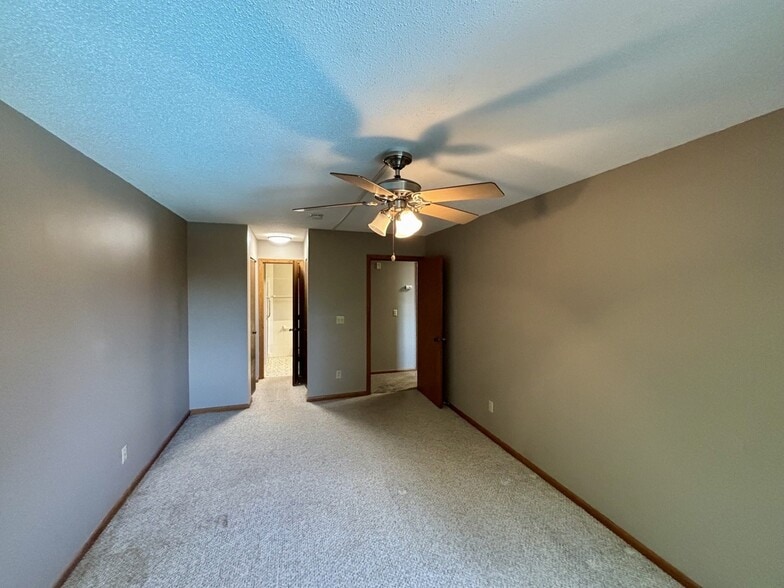 Building Photo - 255 Westview Dr