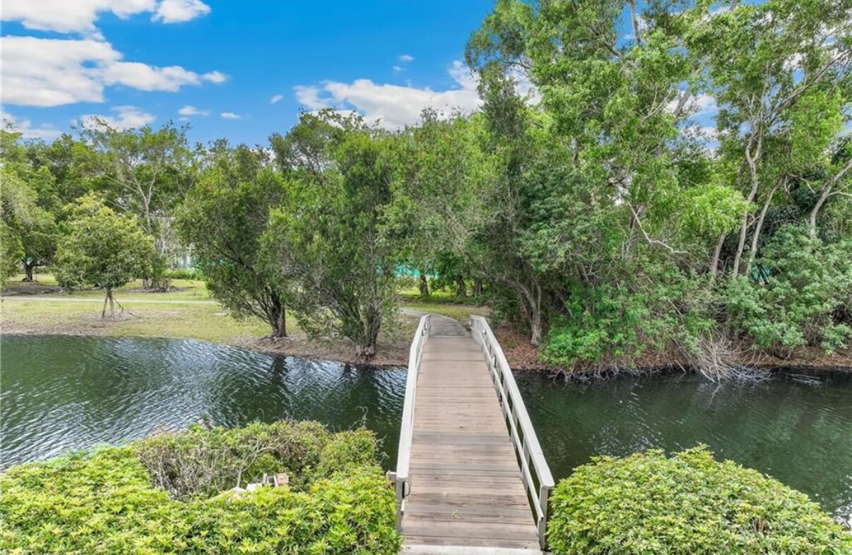 Building Photo - 1645 Spoonbill Ln