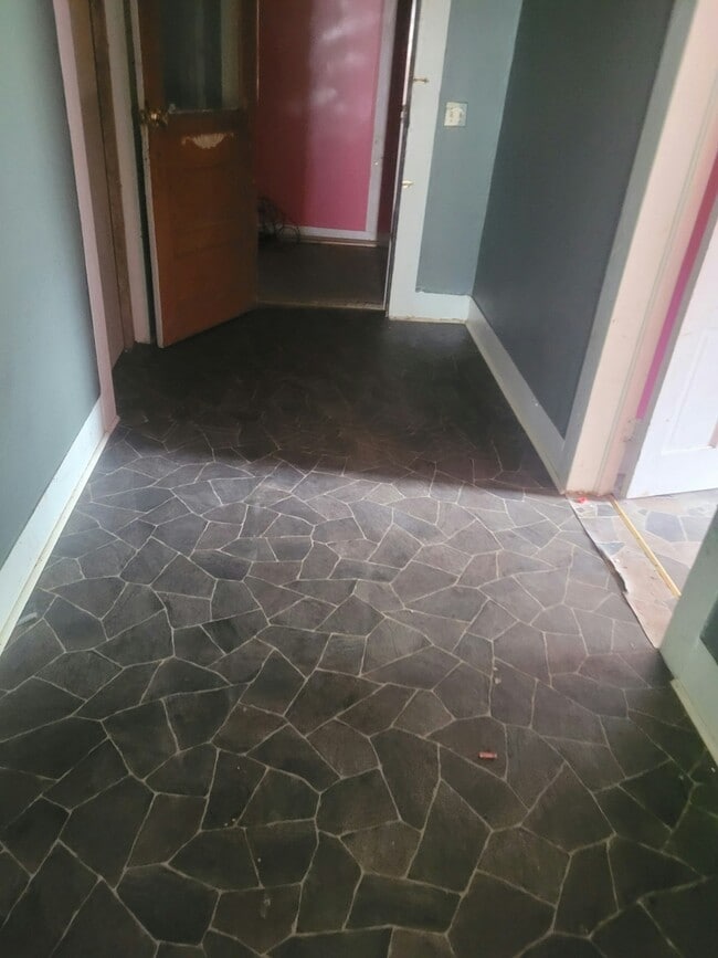 Building Photo - 507 S Middle St