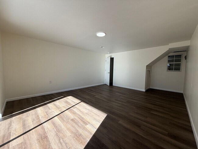 Building Photo - Newly renovated 3 Bedroom 3 Bathroom Home ...