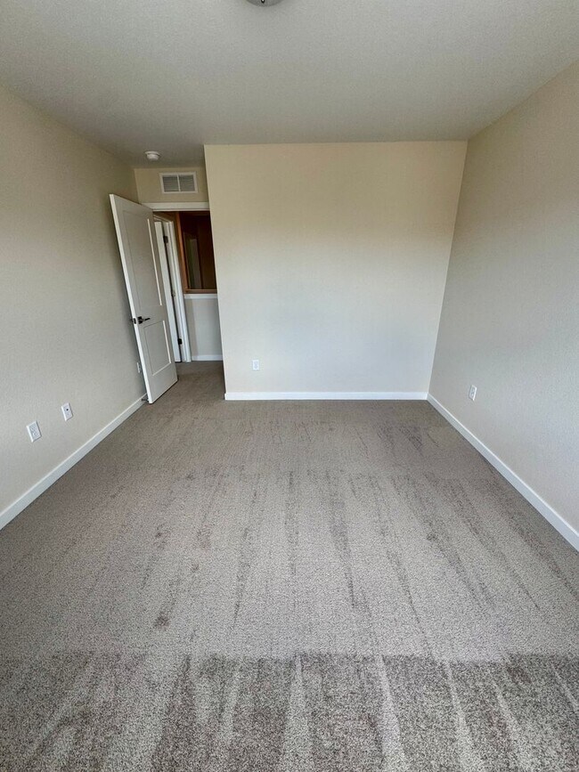 Building Photo - New Construction 3 Bedroom Townhome in University Park