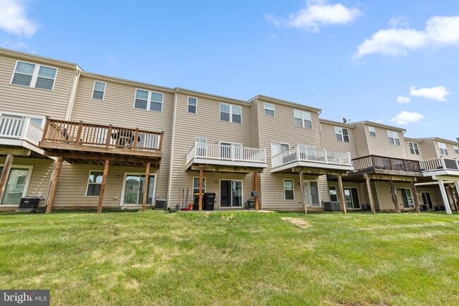 Building Photo - 110 Topaz Dr