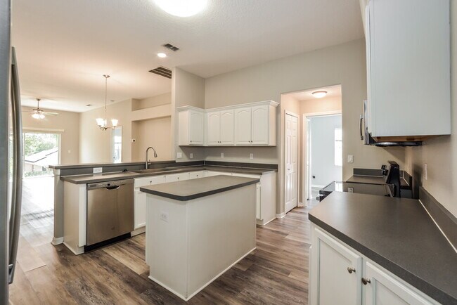 Building Photo - 25140 Chipshot Ct