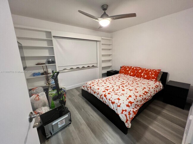 Building Photo - 1208 Bahama Bend