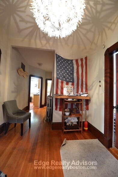 Building Photo - 54 Mapleton St