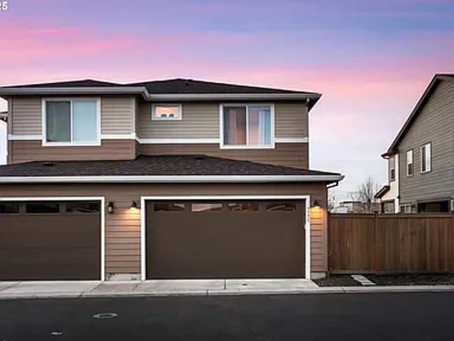 Building Photo - Luxury Living in Reed’s Crossing – Designe...