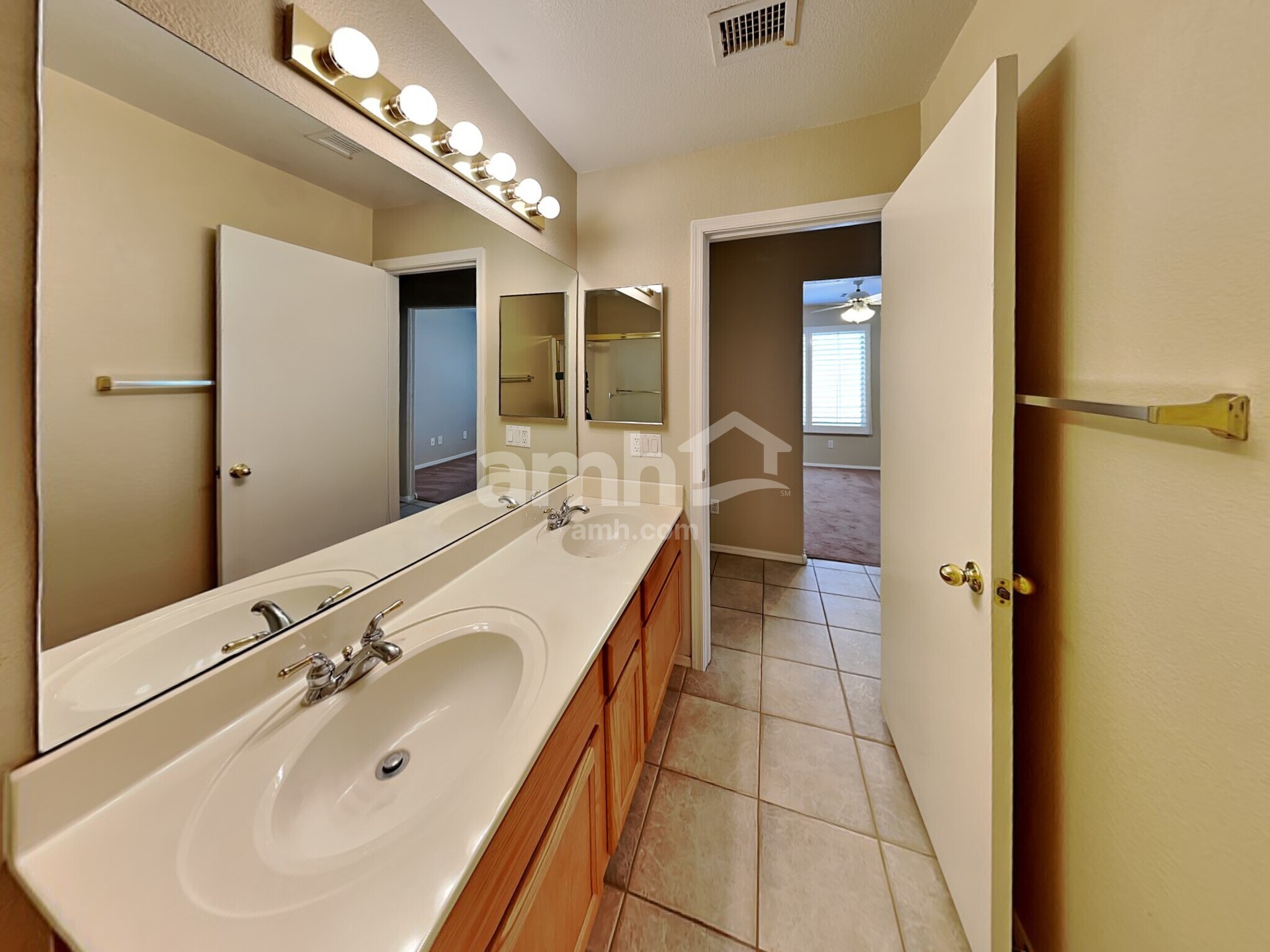 Building Photo - 7462 W Mohawk Ln