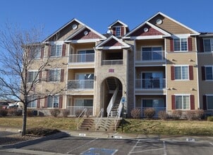 Building Photo - Spacious Pet Friendly 2bd/2ba Condo with Garage!