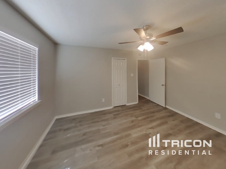 Building Photo - 1210 Green Hill Dr