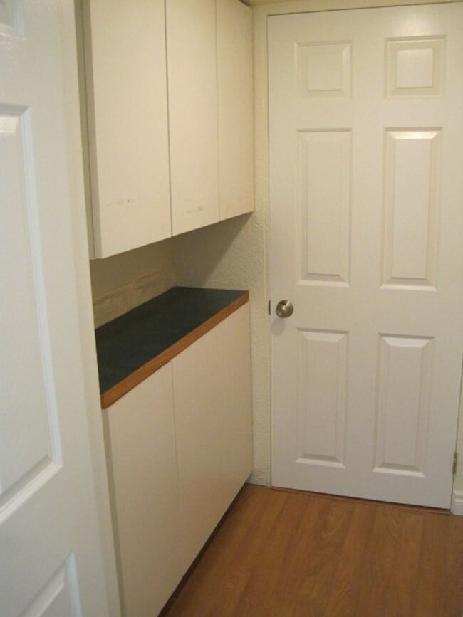 Building Photo - 549