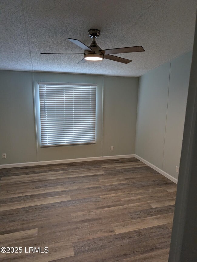 Building Photo - 5 Jillfer Ln