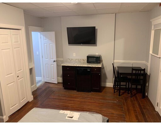 Building Photo - 72 Dehon St