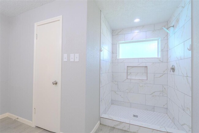 Building Photo - 19314 Enchanted Oaks Dr