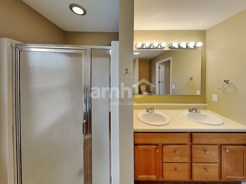 Building Photo - 1602 Solitude Ct