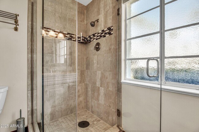 Building Photo - 4623 E Catalina Dr