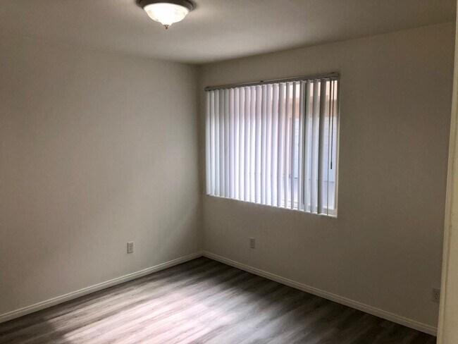 Building Photo - 2721-27 Nye St