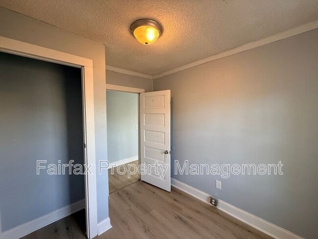 Building Photo - 307 Oneida St