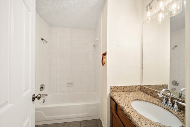 Building Photo - 2206 Greencove Ln