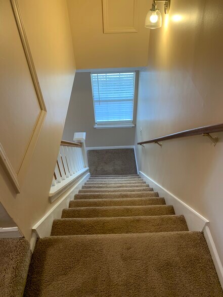 Building Photo - 5708 Chapman Mill Dr