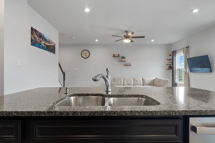 Building Photo - 5103 Spruce Rd