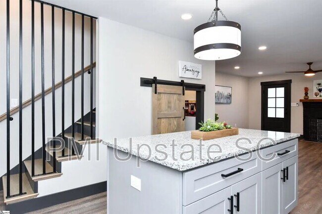 Building Photo - 105 McMakin Dr