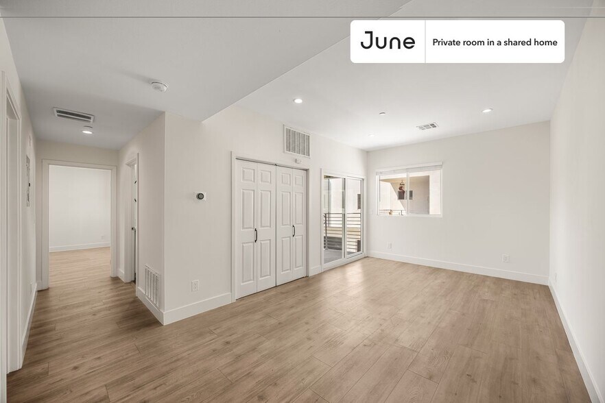 Building Photo - Private bedroom in 4 bed/4 bath Home