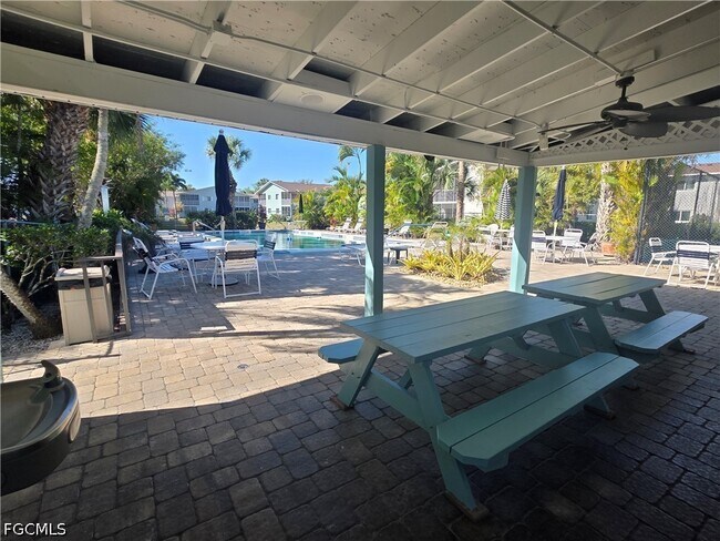 Building Photo - 8162 Country Rd