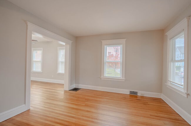 Building Photo - 11 Burritt Ave