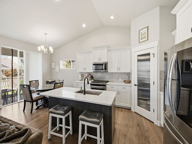 Building Photo - 5029 Long Dr