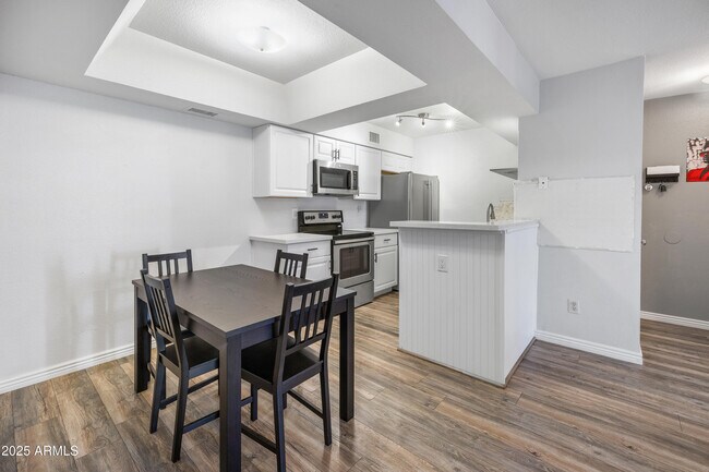 Building Photo - 10610 S 48th St