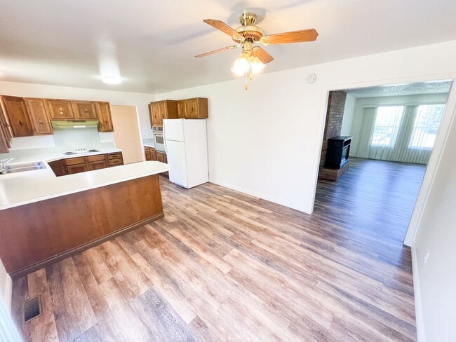 Building Photo - 3 Bedroom, 2 Bath