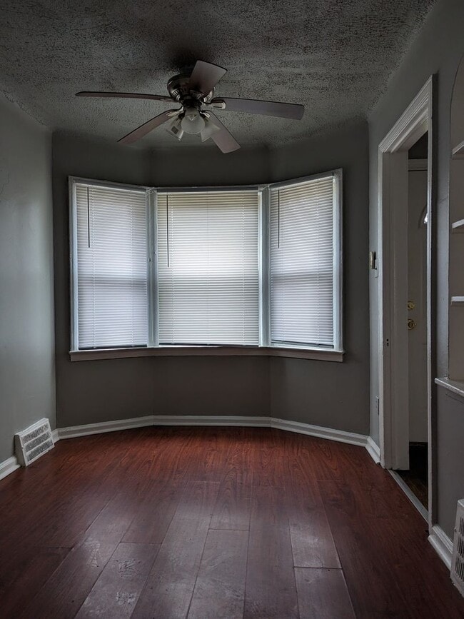 Building Photo - 12648 Mettetal St