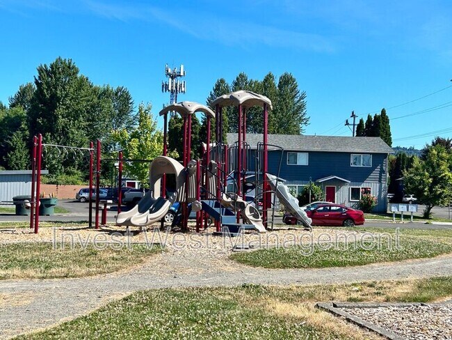 Building Photo - 1950 33 Avenue