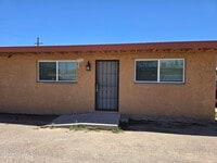Building Photo - 511 N Iroquois Ave