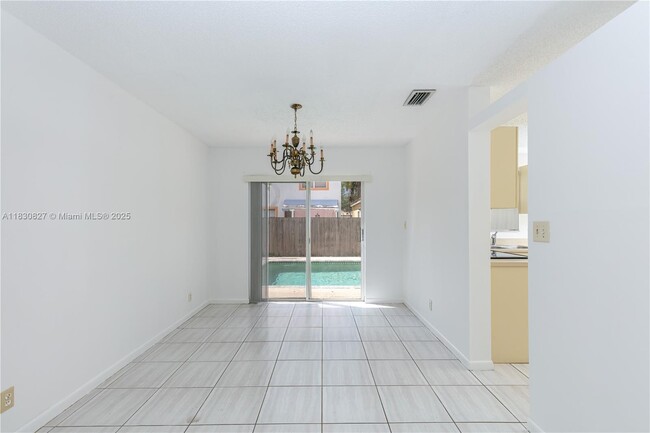 Building Photo - 2592 W Saratoga Dr