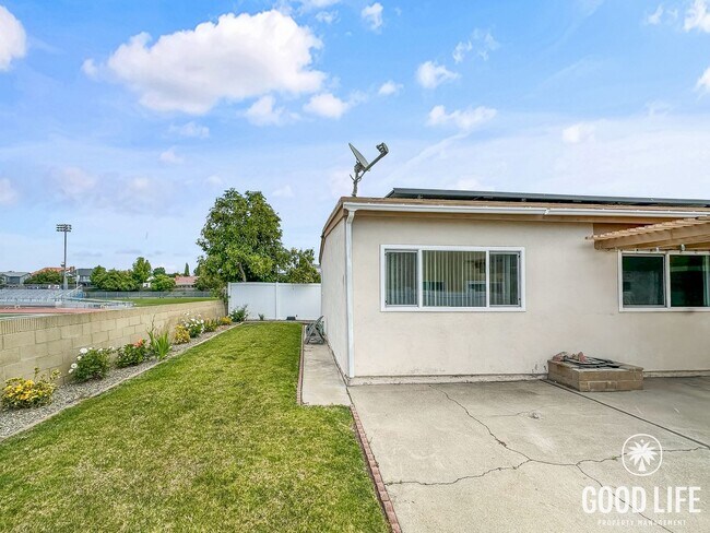 Building Photo - Spacious 3BR/2BA Home with 2-Car Garage in Lake Forest, CA – Great Location
