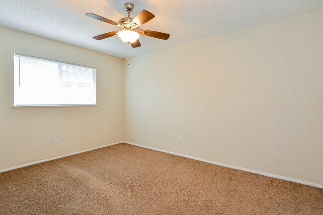 Building Photo - 608 Pheasant Ave