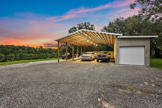 Building Photo - 12955 SW Kanner Hwy