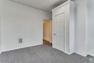 Building Photo - Updated 4 Bedroom 2 Bathroom (Oakland)