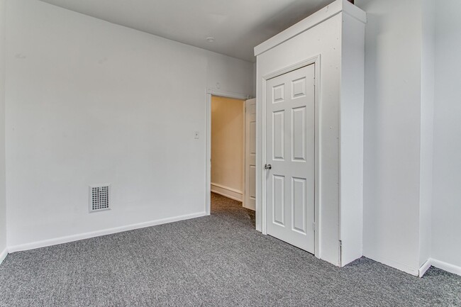 Primary Photo - Updated 4 Bedroom 2 Bathroom (Oakland)