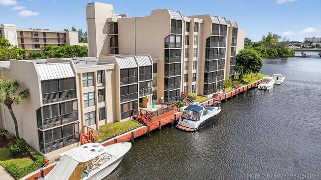 Building Photo - 8 Royal Palm Way